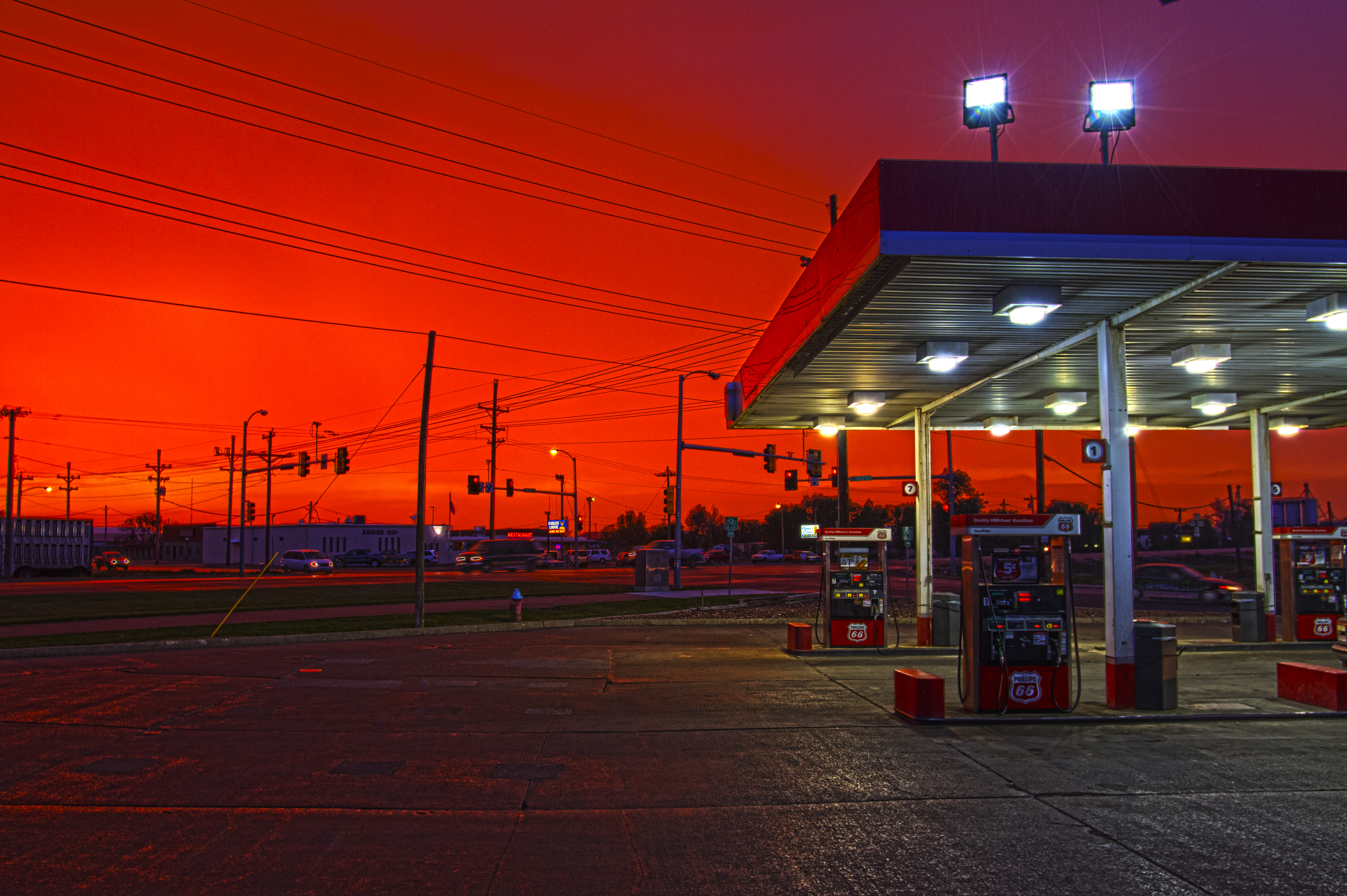 Заправка рядом. Америка Gas Station ночью. Станция Gas. Gas заправка в Америке. АЗС.